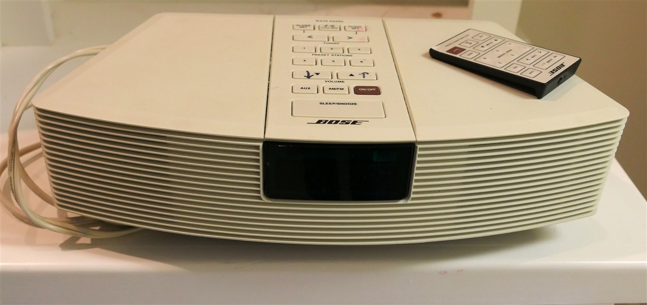 White Bose Wave Radio with Remote Control
