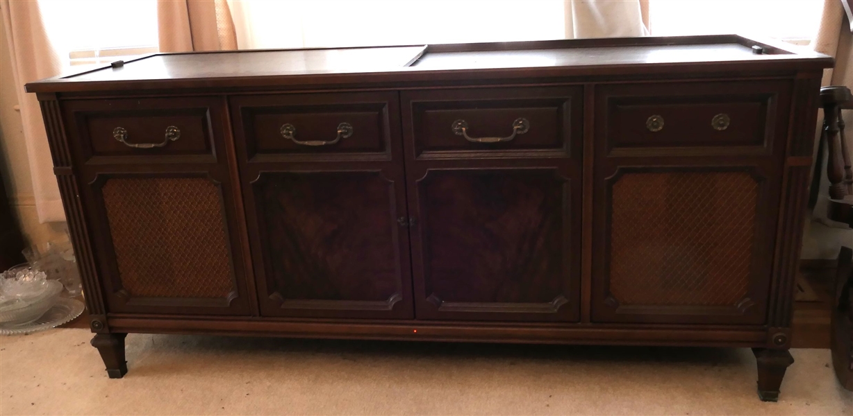 Magnavox Astro - Sonic Console Stereo with Turn Table Also Includes Albums - Frank Sinatra, Janis Joplin, Judy Garland, Bob Dylan, Peter and Gordan, The Temptations, and More - Stereo Cabinet...