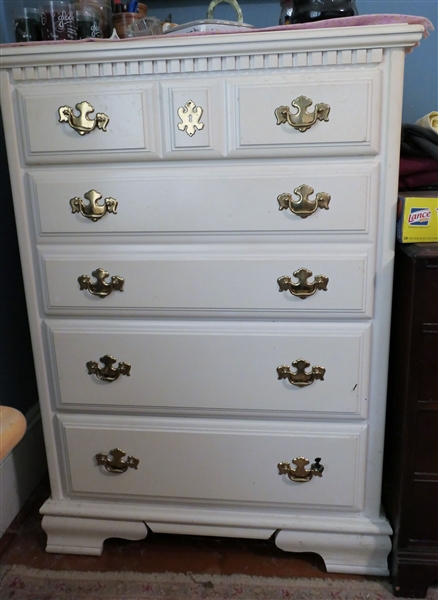 White Bassett Furniture 5 Drawer Chest - Measures 47" tall 32" by 18"