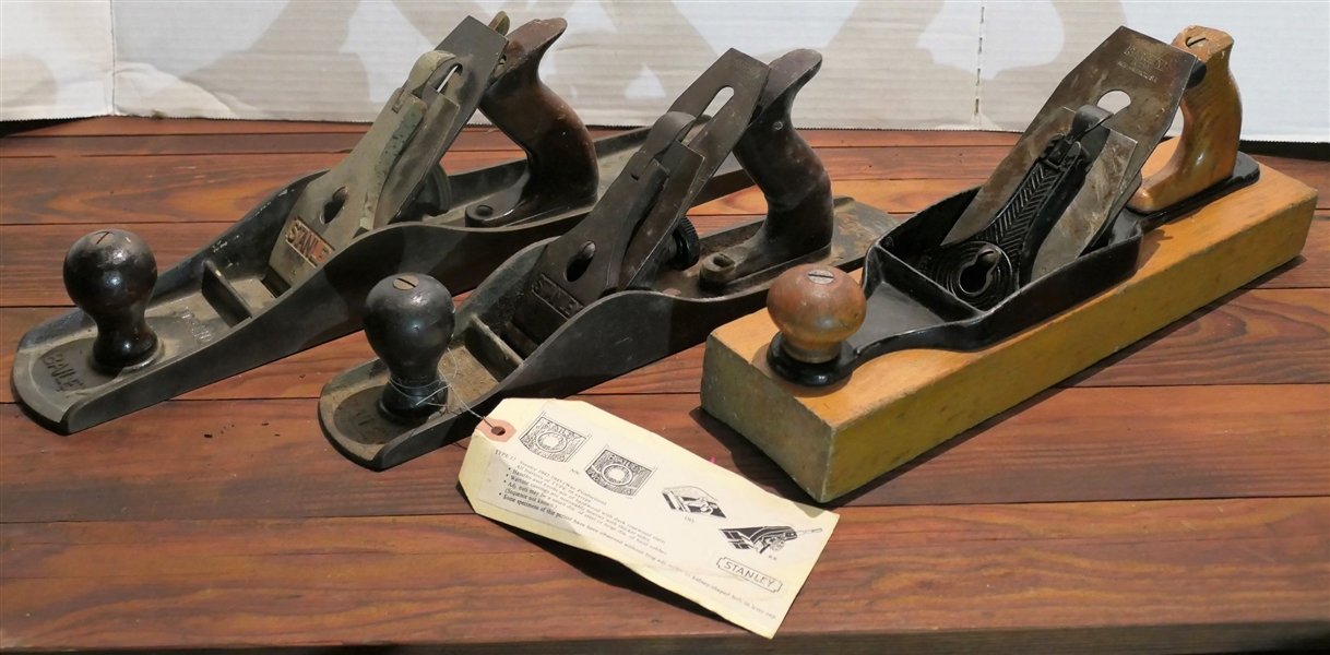 Group of Wood Planes including Stanley Bailey No. 5, Stanley Bailey No. 6, and Sargent VRV