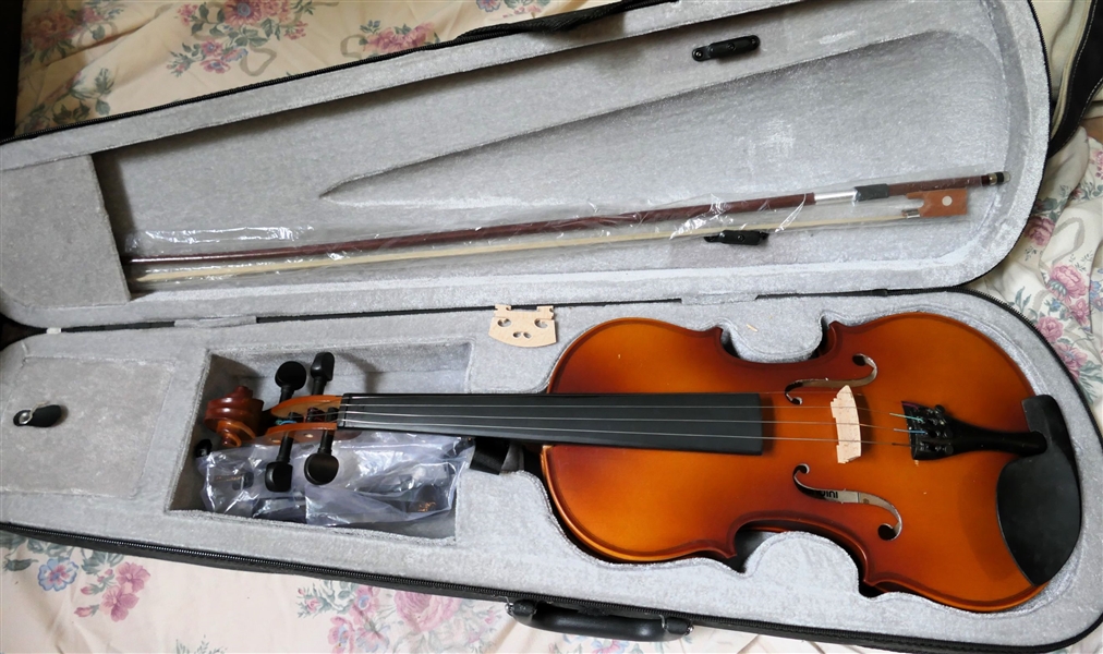 Mendini by Ceilio MV 300 Violin - Serian Number 042014077760 - In fitted Case with Bow and Accessories 