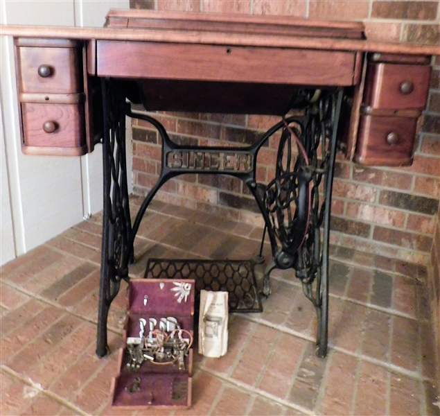 Oak Singer Sewing Machine with Oak Box of Accessories and Original Paper Manual 