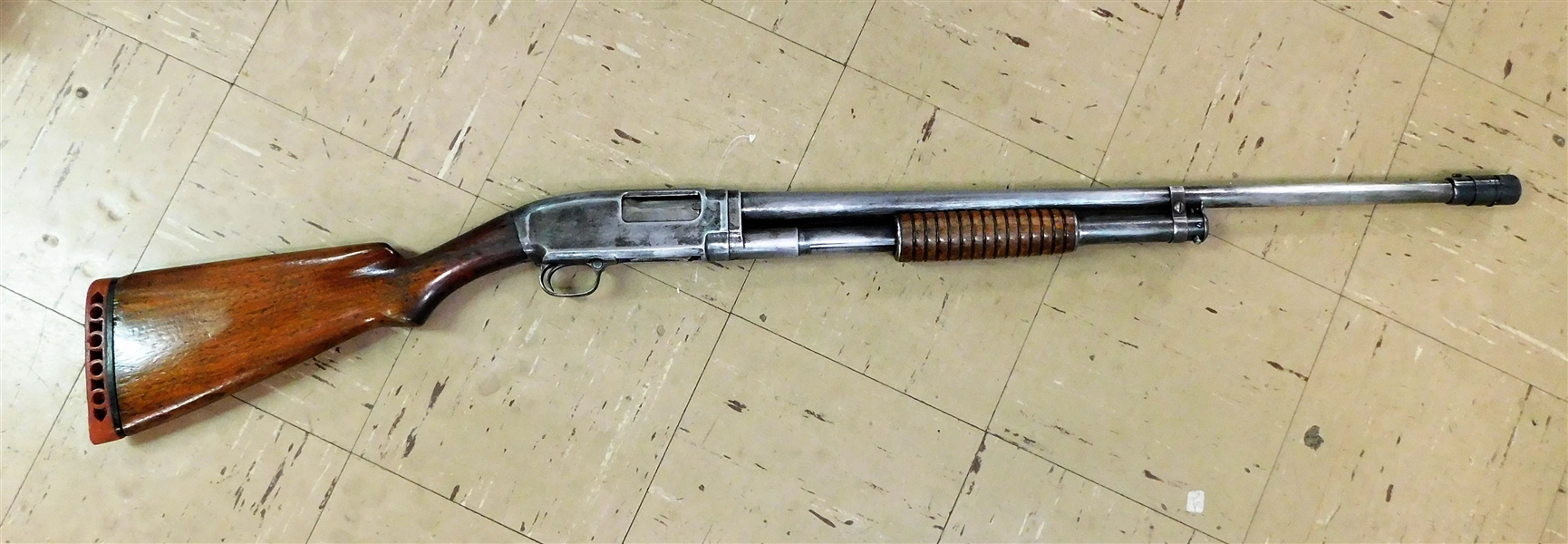 Winchester Model 12 16 Gauge Pump Shotgun 2 3/4" Mod. 