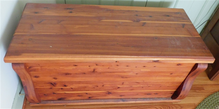 Nice Cedar Hope Chest with Divided Tray - 20 1/2 tall 43 by 19 1/2 