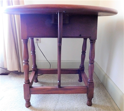Small Drop Leaf End Table - 24 1/2 tall 26 by 12 1/2 Closed 32 Open 