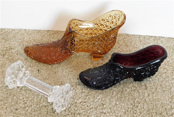 2  Daisy and Button Glass Shoes and Crystal Knife Rest 