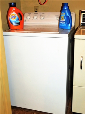 Newer GE Washing Machine - Very Clean with Mostly Full Tide and Snuggle 