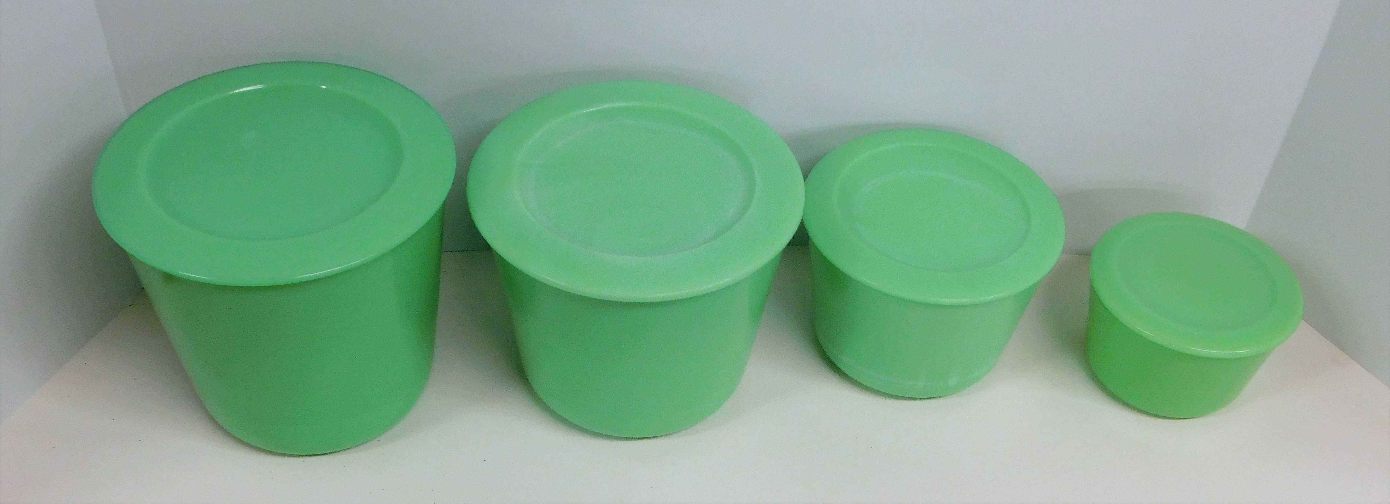 Sold at Auction: (4pc) Tupperware Canister Set