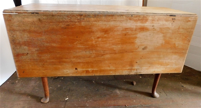 Walnut Queen Anne Drop Leaf Table -Pegged Top - Scalloped Apron -Damage to 1 Foot - 26 1/2 46 by 16 Each Leaf Measures 16 