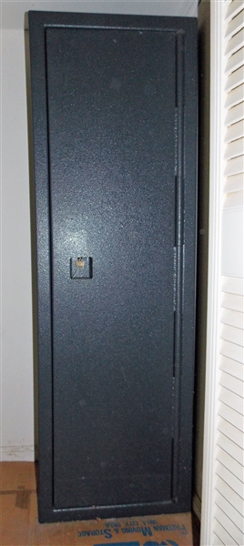 Gunsafe with Key - Holds 14 Long Guns - Measures 60" tall 19 1/2" by 12 1/2" 