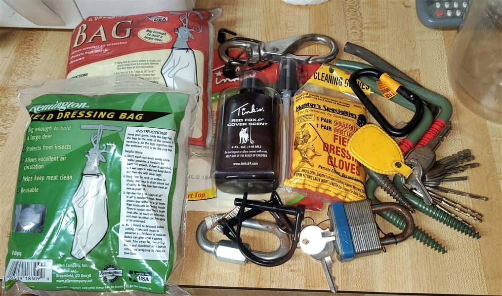 New Large Bottle of Tinks Scent, Field Dressing Bags, Lock with Keys, Steps, Etc. 