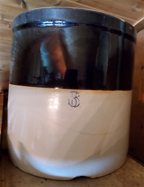 6 Gallon Stone Crock - Has Crack 