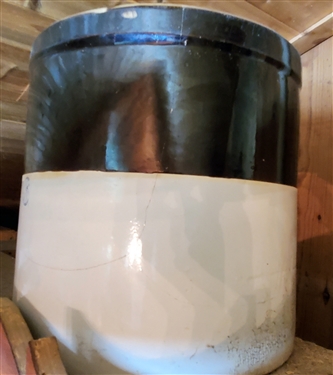 6 Gallon Stone Crock - Has Crack 