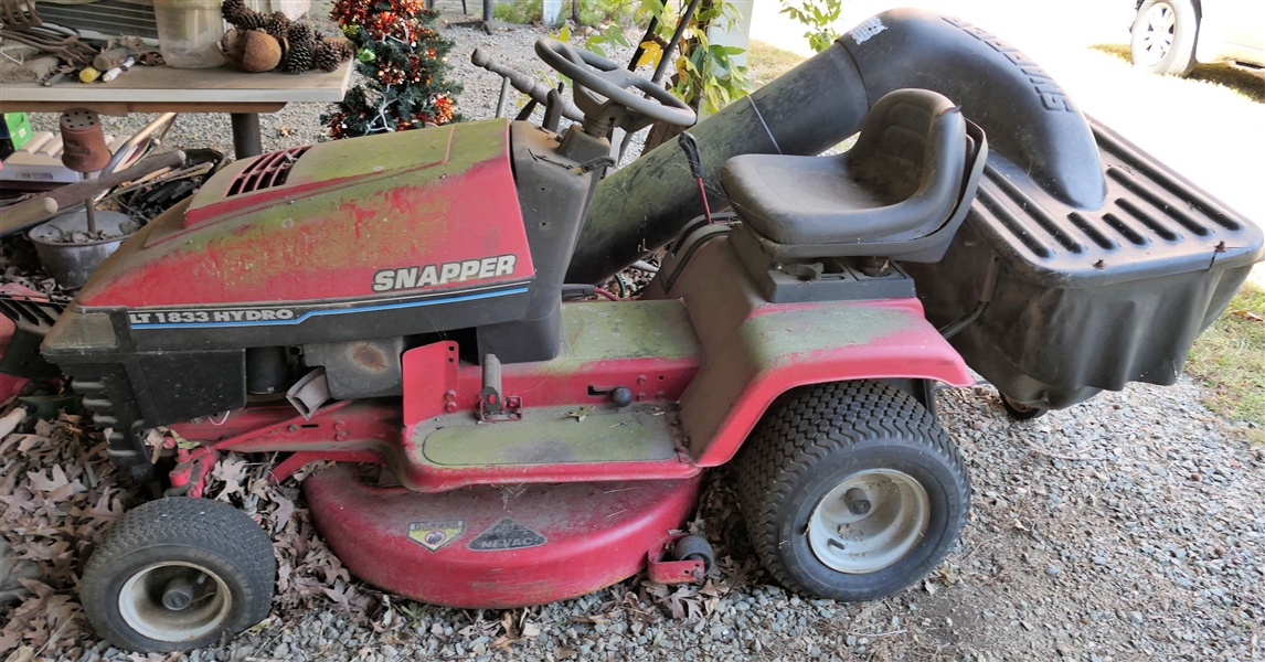 Snapper LT 1833 Hydro Lawnmower with Bagger Attachment