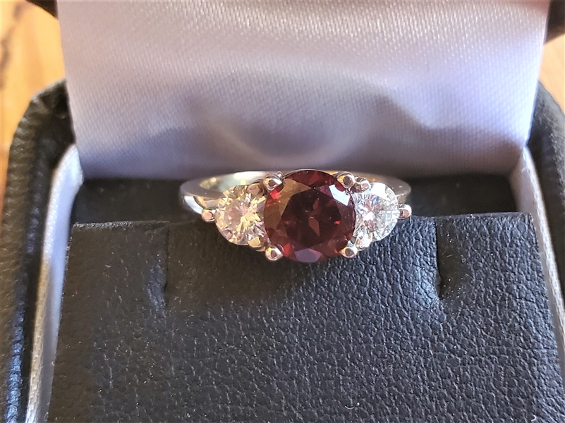 Beautiful 14kt Yellow Gold Ring with Ruby / Garnet and 2 Diamonds
