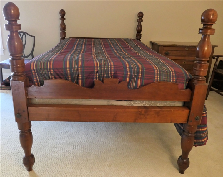 3/4 Size Wood Bed with Acorn Posts - Turnip Feet - NO BEDDING - Bed is Bolted Together