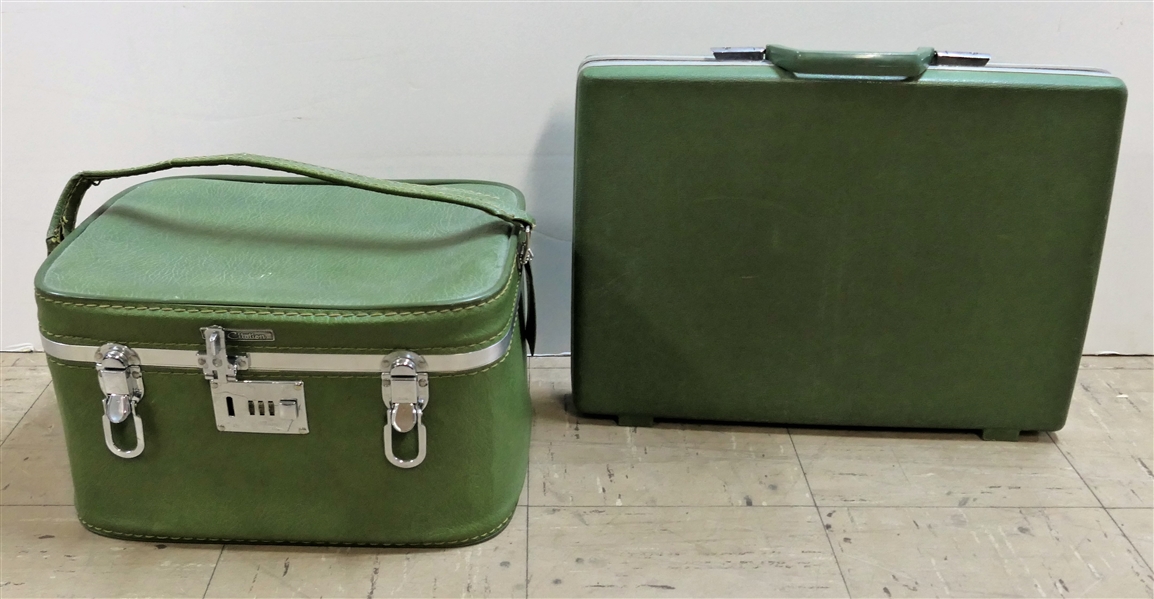 2 Pieces of Olive Green Samsonite Luggage - Cosmetic Case and Briefcase - Briefcase Has Floral Lining - Cosmetic Case Measures 8 1/2" Tall 14" by 10" 