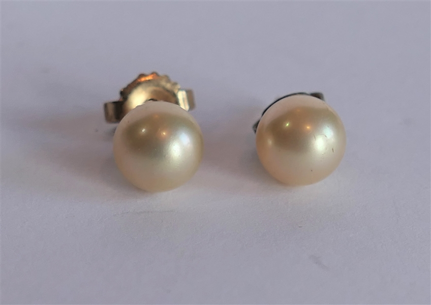 14kt Yellow Gold Pearl Screw Back Earrings