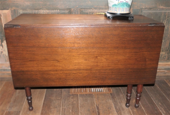 Walnut Sheraton Drop Leaf Table with Dovetailed Drawer - Measures 29 tall 42 1/2 by 18 Each Leaf Measures 18