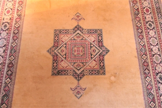 Dynamic Rugs - Royal Palace Rug - Measures 6'6 by 9'4