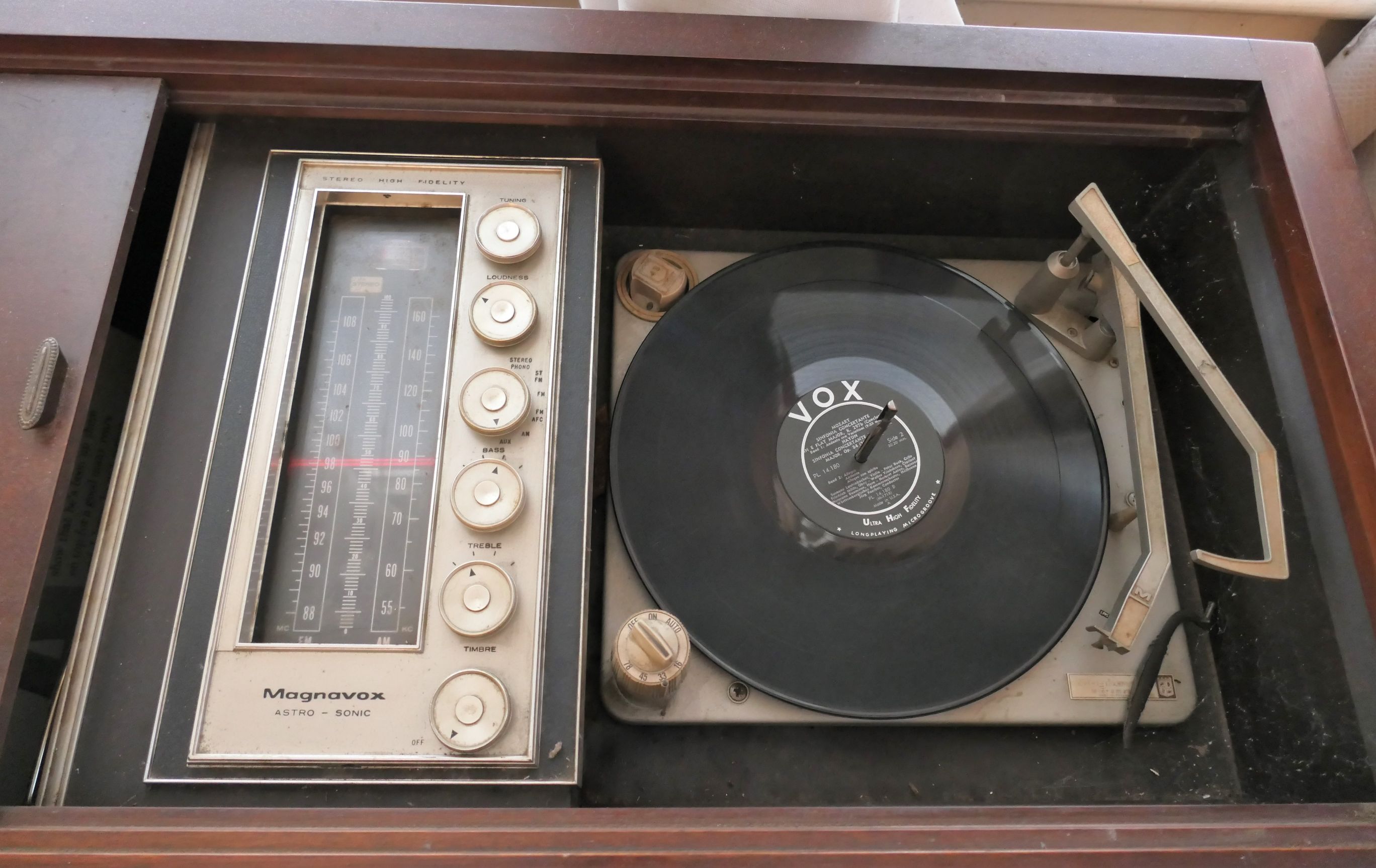 Lot Detail - Magnavox Astro - Sonic Console Stereo With Turn Table Also ...