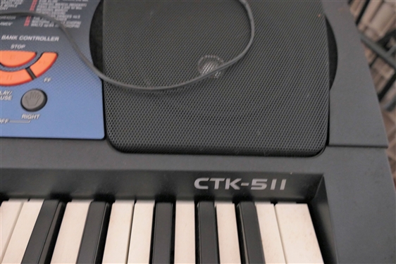 Casio CTK-511 Table Top Electric Keyboard - with Charger - Works 