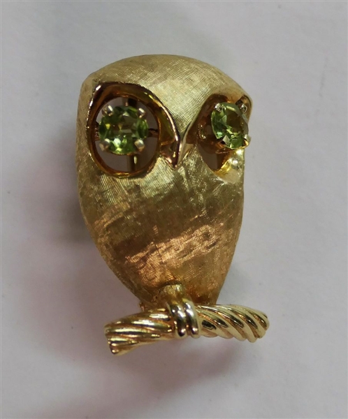 14kt Yellow Gold Owl Pin with Green Faceted Stones for Eyes - Measures 1" Tall - Weighs 7.4 Grams 