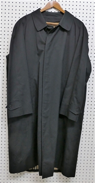 Black Burberrys of London Trench Coat with Plaid Wool Lining - Size 46 Regular