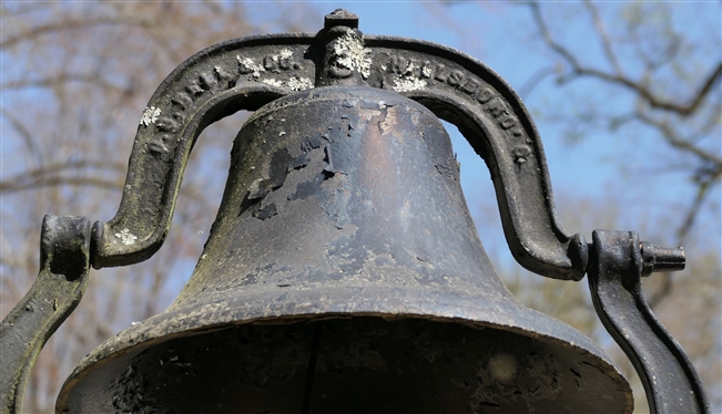 Hillsborough NC # 3 Farm Bell with Yolk and Post 