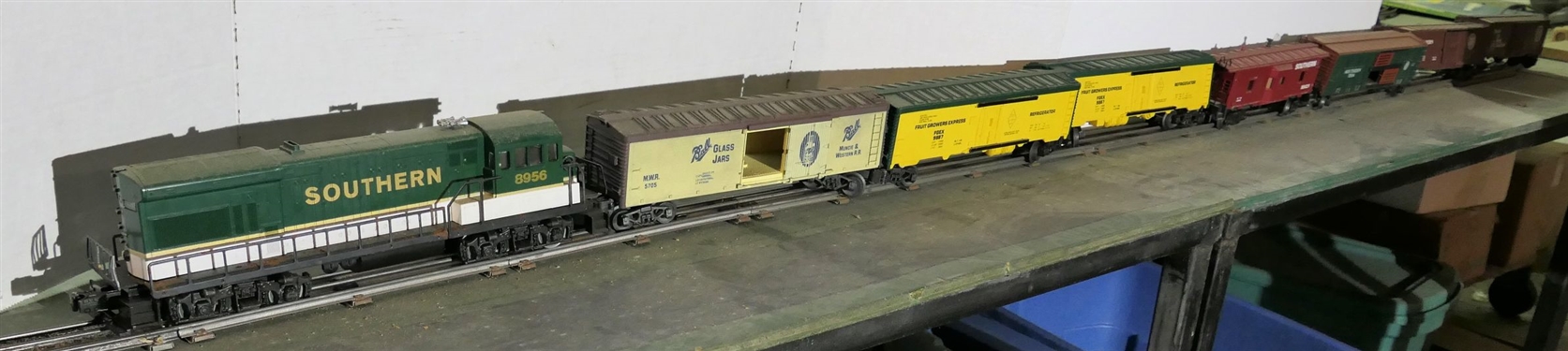8 Lionel Train Pieces - Southern 8956 Engine, Ball Glass Jars Car 5705,2 - Fruit Growers Express 9887, Southern X6431, Southern 7304, Southern 9451, and ACL 9471 (Only Cars Listed -Nothing Else in...