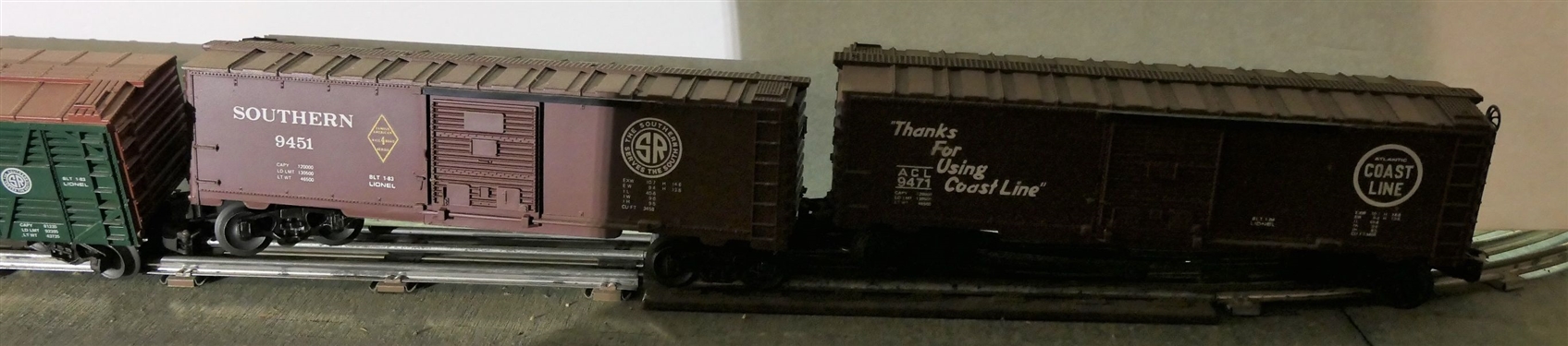 8 Lionel Train Pieces - Southern 8956 Engine, Ball Glass Jars Car 5705,2 - Fruit Growers Express 9887, Southern X6431, Southern 7304, Southern 9451, and ACL 9471 (Only Cars Listed -Nothing Else in...