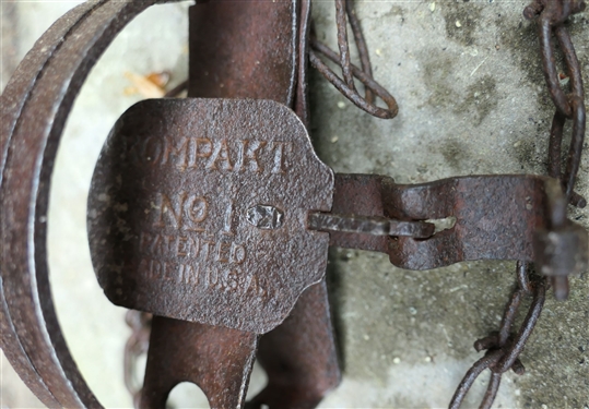 7 Antique Animal Traps including Kompakt No. 1 and Oneida Victor