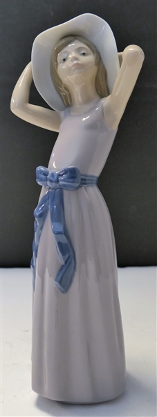 Lladro Woman in Purple Dress and Hat Figure - Number 5011- Measures 10" Tall 