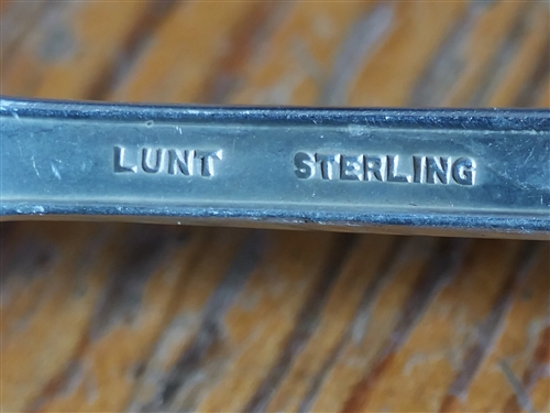 32 Pieces of Lunt Modern Victorian Sterling Silver Flatware - Including Dinner Knives, Forks, Teaspoons, and 3 Table/Serving Spoons