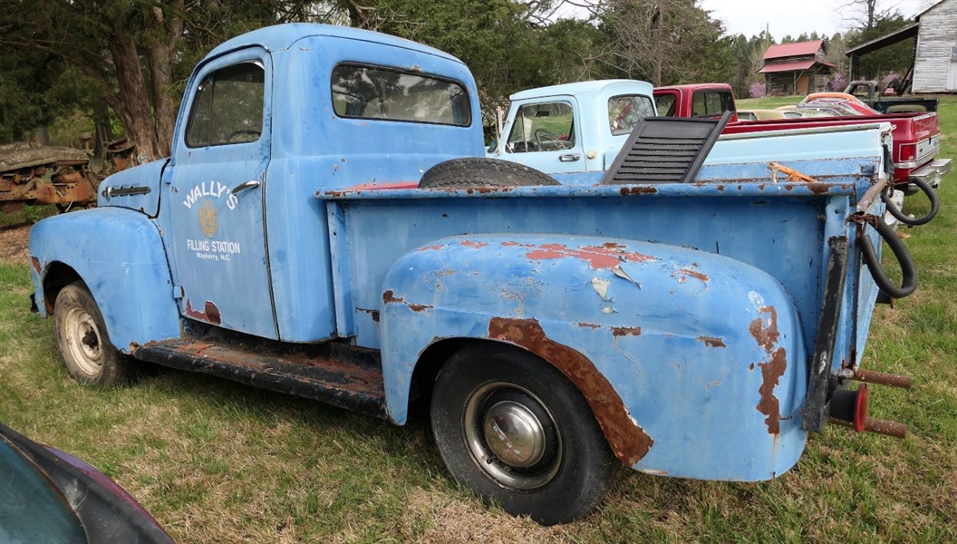 "Wallys Filling Station" 1952 Ford F100 Truck - Runs - Needs Fuel Pump