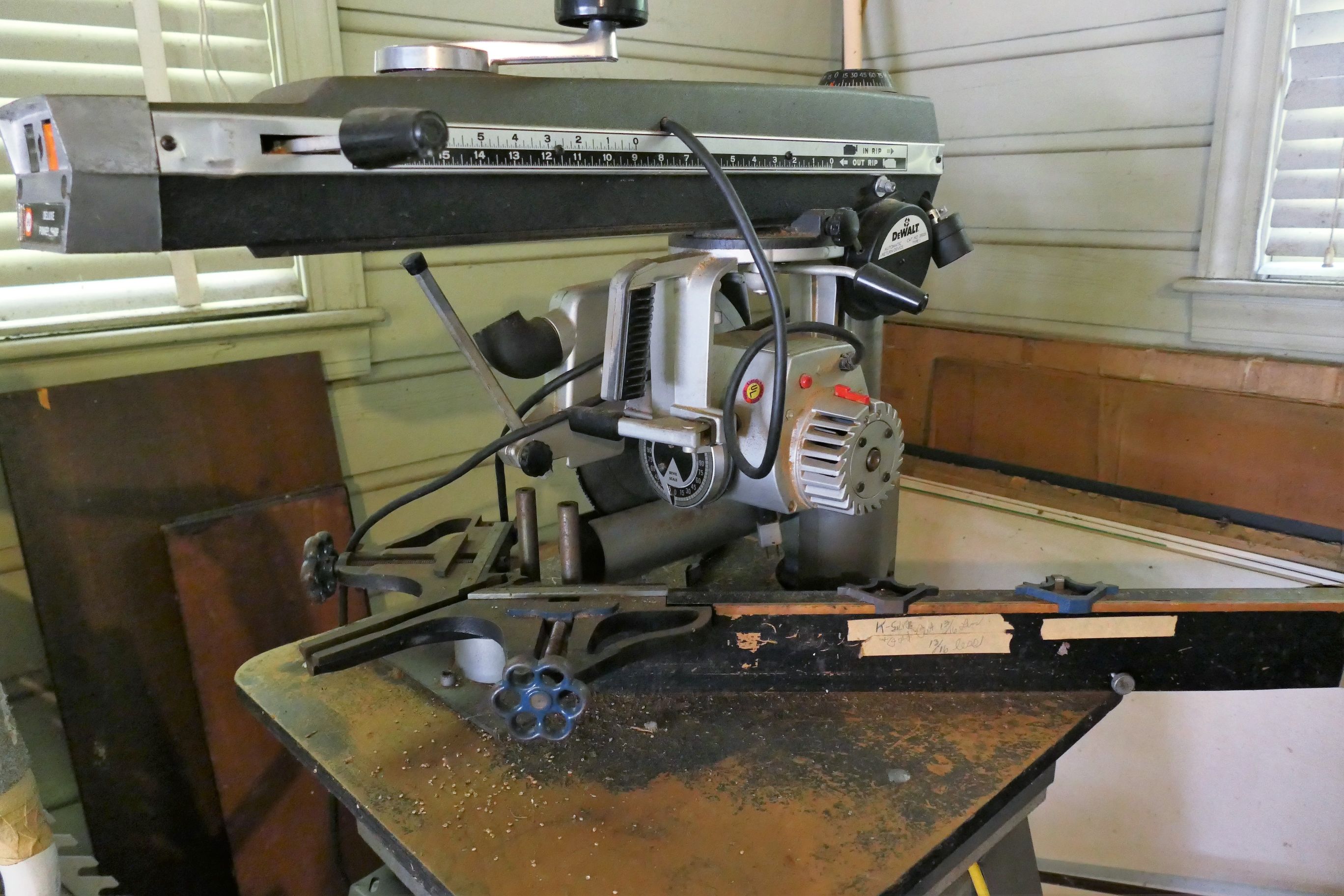 Lot Detail - Black & Decker Deluxe Power Shop Radial Arm Saw - DeWalt 3 ...