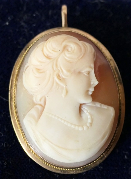 Italian - Genuine Cameo Set in 14kt Gold - By Bartoli & Russo - Napoli  - In Original Box - Cameo Pin / Pendant - Measures 1 1/4" by 1"