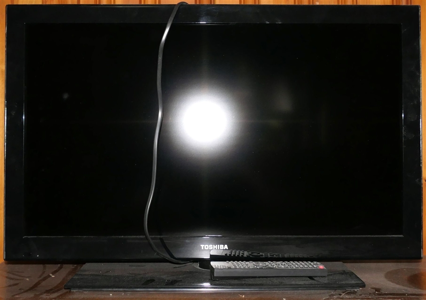Toshiba 32" Flat Screen TV - With Remote