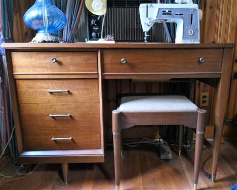 Mid Century Singer  Model 600  Auto - Reel Sewing Machine in Beautiful Maple Cabinet - Brass Tipped Feet - Stool Included -  Drawers Are Full of Sewing Notions, Thread, Needles, Etc. - Lamps Not...