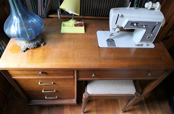 Mid Century Singer  Model 600  Auto - Reel Sewing Machine in Beautiful Maple Cabinet - Brass Tipped Feet - Stool Included -  Drawers Are Full of Sewing Notions, Thread, Needles, Etc. - Lamps Not...