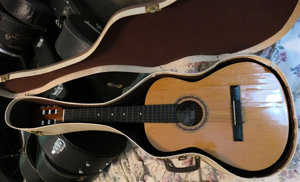 Gianni Made in Spain Trovador Acoustic Guitar - Mod - AWNT 2 - Ser 03,7 - in Case - Guitar Front Has Some Cracking - See photos 