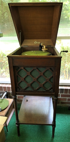 Edison "Disc Phonograph Model No. A 100 - In Oak Case - Front Grate is Off But With Machine - Plays - Case Marked - Edison No. 20 Cabinet Factory 