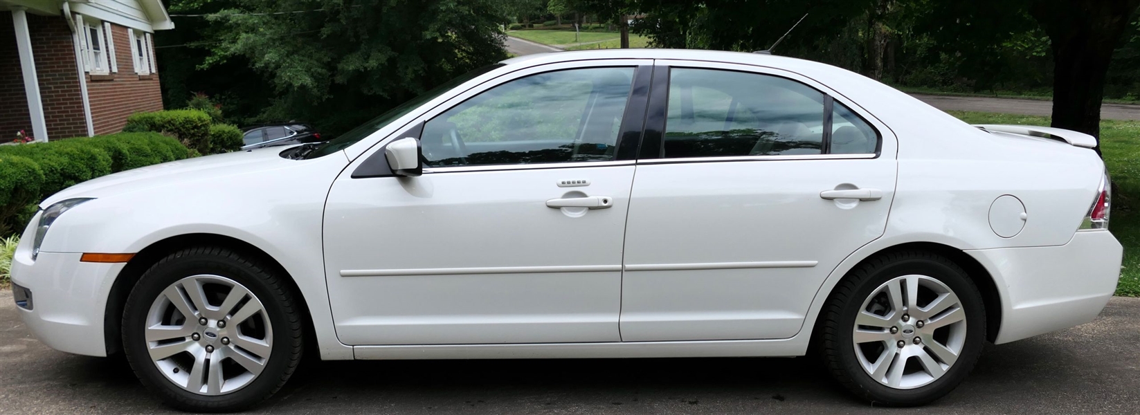 2009 Ford Fusion 4 Door Sedan Sel. V6  - 43000 Miles - 1 Owner - Very Clean - Leather Interior -Sunroof - Good Tires 