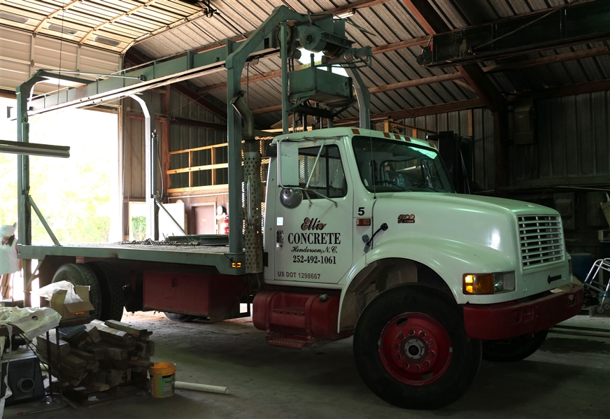 1999 International Boom  Model 4900 Truck with 16 Foot Hydraulic Septic Tank Boom Rigging - Truck Model 4900 4X2 - 216584 Miles - VIN 1HT5DAAN8XH627492