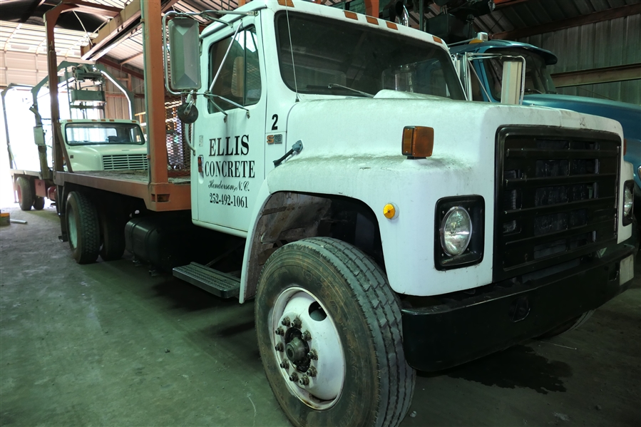 1989 International S1900 Model 1954 - 254 Truck with 16 Foot Hydraulic Septic Tank Boom Rigging - 511920 Miles - VIN - 1HTLDIVNKH651094