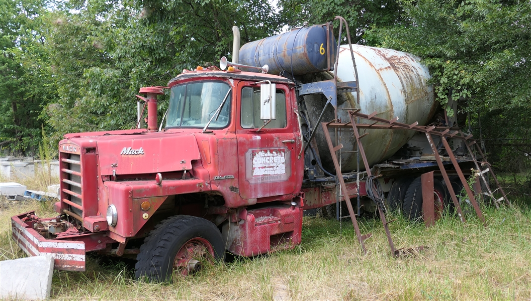 1971 Mack DM - 600 Concrete Truck - For Parts / Or Repair - Model DM 6855