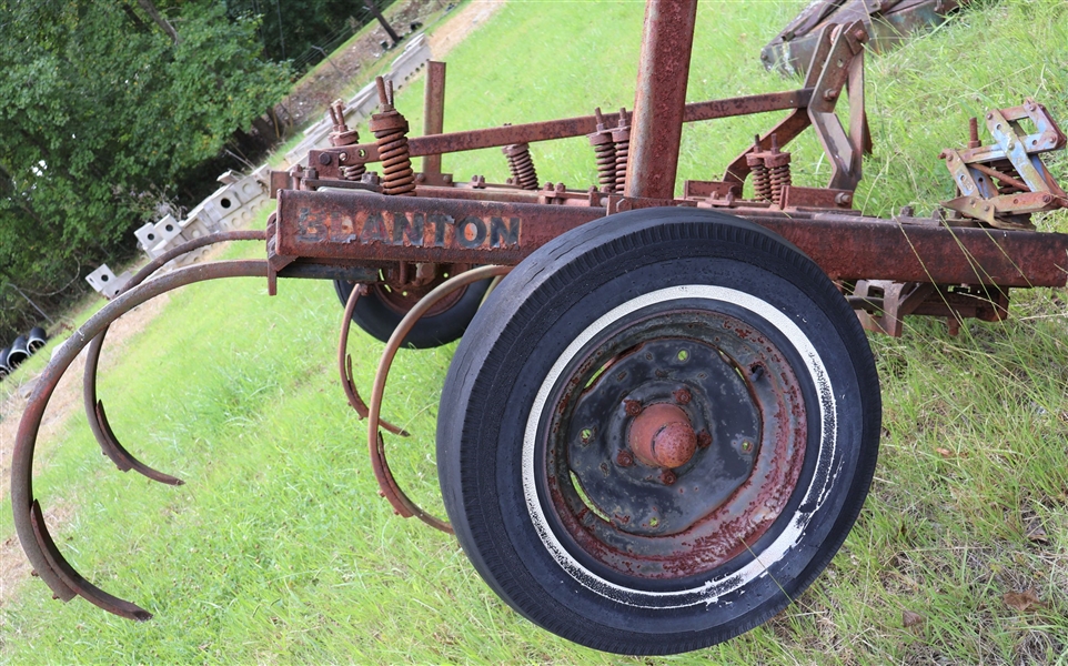 Blantons Plow Company Chisel Plow - Model 1400