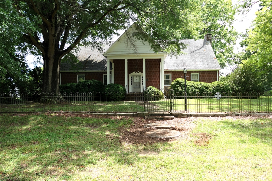 LIVE ONSITE - Front View of Home