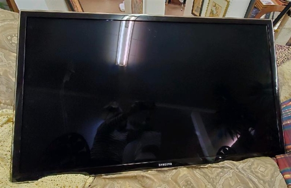 Samsung Television with Wall Mount - 2011 Model