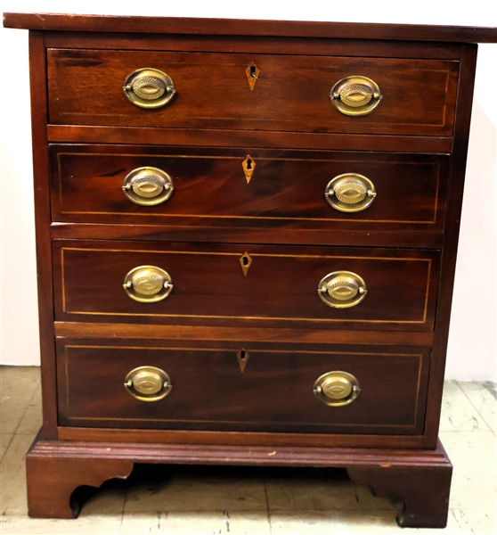 Mahogany Chippendale Style Bachelors Chest - 4 Graduating Dovetailed Drawers with String Inlaid Fronts and Inlaid Key Holes - Measures 30" tall 26" by 15" 